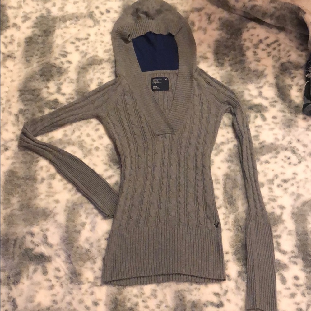American Eagle sweater